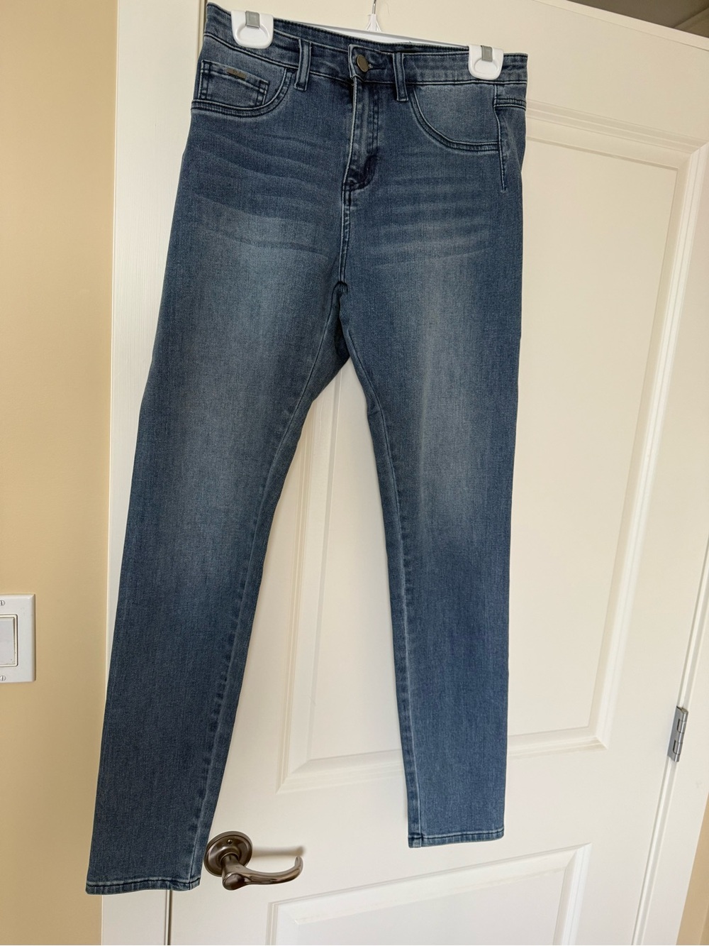 NEW FDJ Slim Leg Denim Jeans Medium-Light Wash